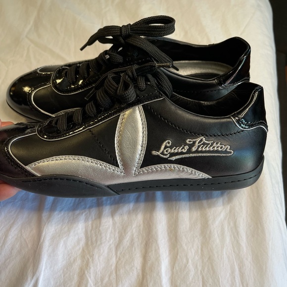 Authentic Louis Vuitton Ladies Sneakers, size (37) - Picture 10 of 16